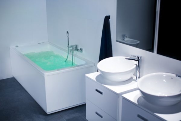 Zdjęcie Prostokątna wanna akrylowa z hydromasażem Smart WaterAir Plus Opcja Roca Easy 160×70 cm biały A24T318000